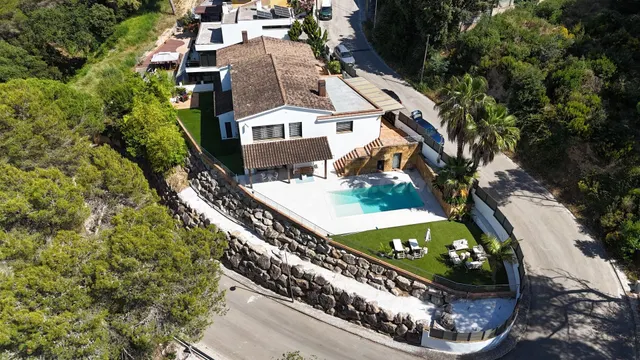 CASA INDEPENDIENTE DE ALTO STANDING CON PISCINA Y GRAN PARCE - foto 3