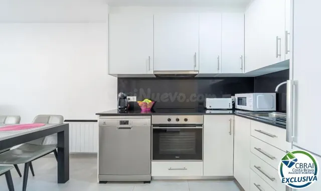GRAN RESERVA Magnífico apartamento reformado con licencia turística, cerca de la playa y con piscinas y jardines comun — 2