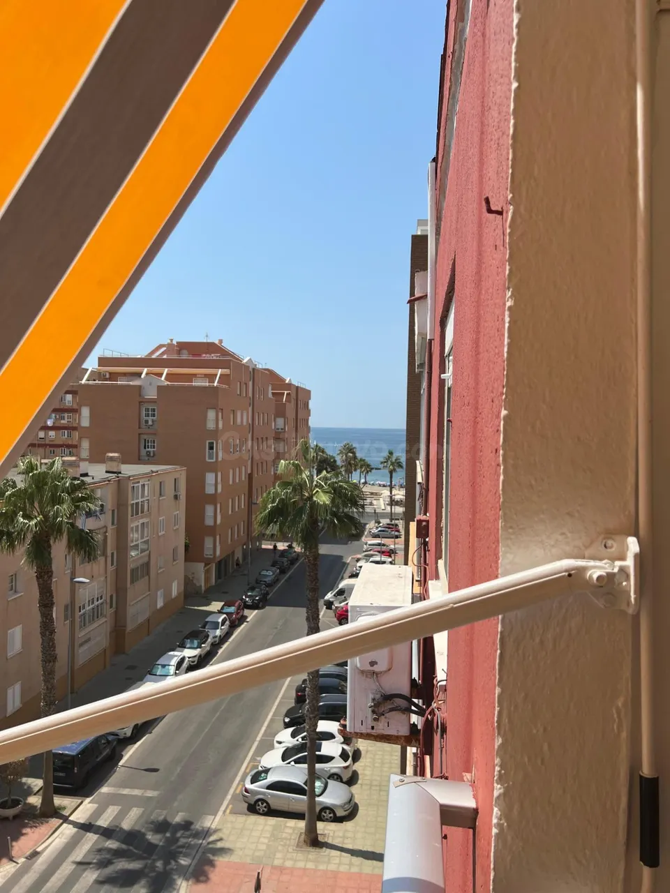 SE ALQUILA PISO PARA LARGA TEMPORADA