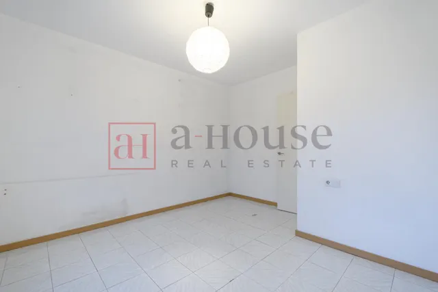 PISO ALTO Y LUMINOSO PARA REFORMAR CON DOBLE ORIENTACIÓN EN LA NOVA ESQUERRA DE L'EIXAMPLE — 6