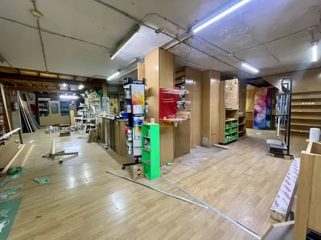 LOCAL de 1200m2 en alquiler con posibilidad de salida de humo — 4
