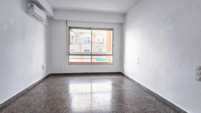 Amplio Piso en Alquiler con Terraza en La Creu del Grau, Valencia — 25