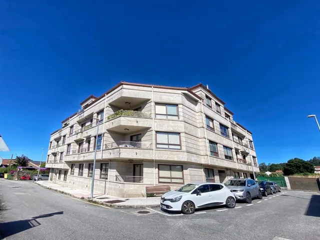 ESPACIO, LUZ Y VISTAS A PONTEVEDRA DESDE LA PLANTA MÁS ALTA. — 26
