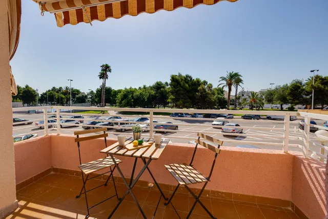 Apartamento de dos dormitorios en residencial con piscina comunitaria — 24