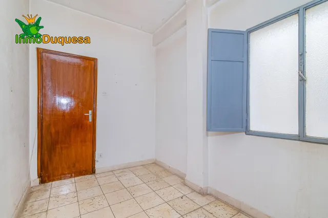 Piso de 4 Dorm. en Camino de Ronda. Para REFORMAR. — 9