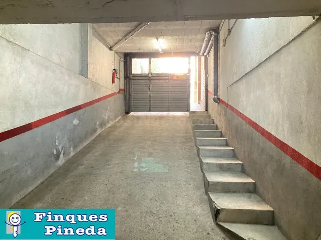 PLAZA DE PARKING EN EL CENTRO DE PINEDA DE MAR — 2