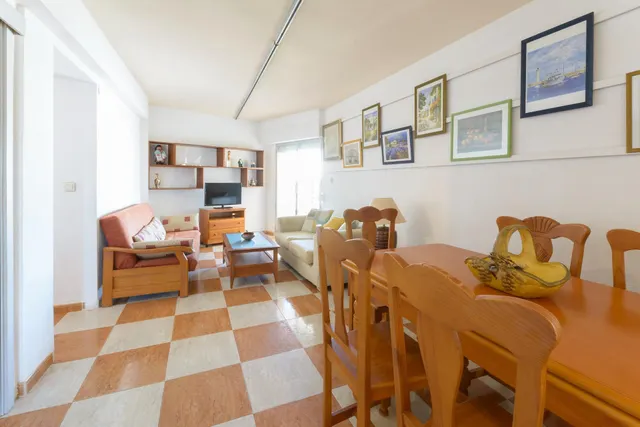 Amplio Apartamento en Playa de Gandia con Vistas al Mar — 8