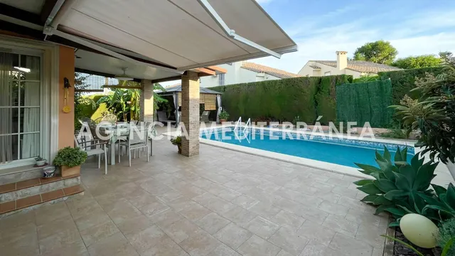 ESPECTACULAR CHALET INDEPENDIENTE CON PISCINA PRIVADA EN LA 