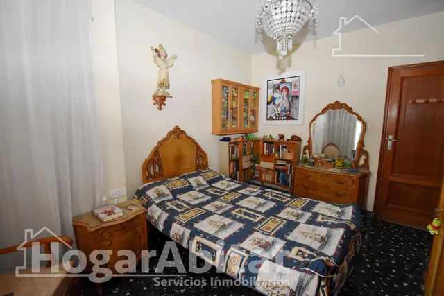 Casa semireformada con garaje y dos terrazas, en el centro — 29
