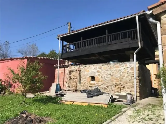 Encanto asturiano: casa con hórreo, cochera y finca edificable en Pando, Langreo — 9