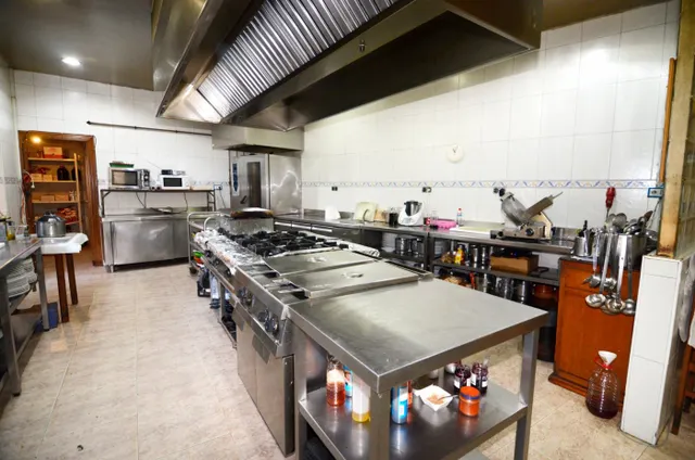 Urbis te ofrece un restaurante en venta en Aldeadávila de la Ribera, Salamanca. — 38