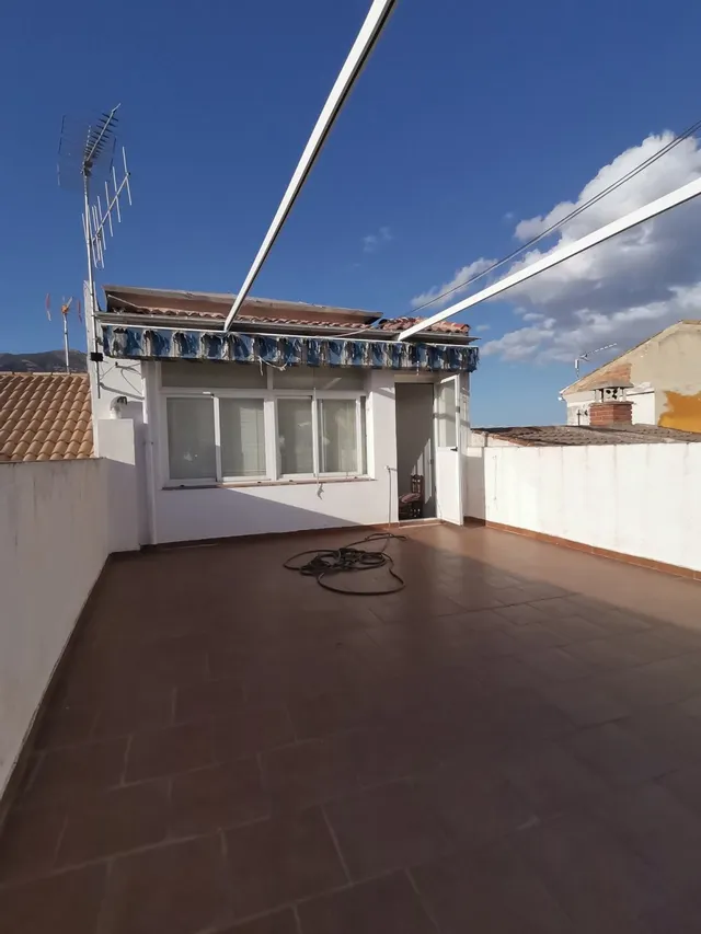 SE VENDE CASA EN PLENO CENTRO DE LOS VILLARES — 42