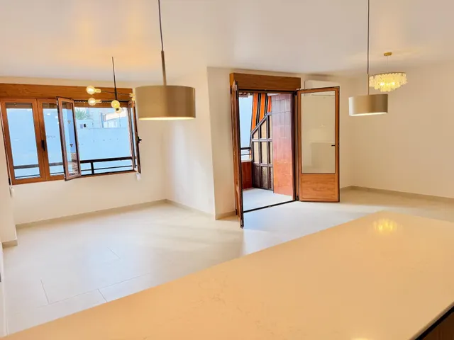 Piso reformado de 3 dormitorios y 2 baños a 200 metros del mar en el centro de Torrevieja — 8
