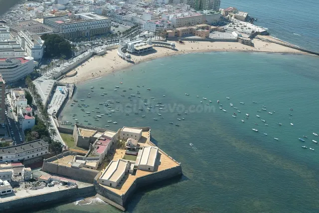 EDIFICIO EN EL CENTRO DE CÁDIZ — 2