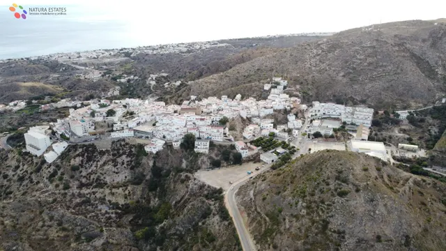 MAGNIFICA PARCELA URBANA EN URBANIZACION DE LUJO - foto 2