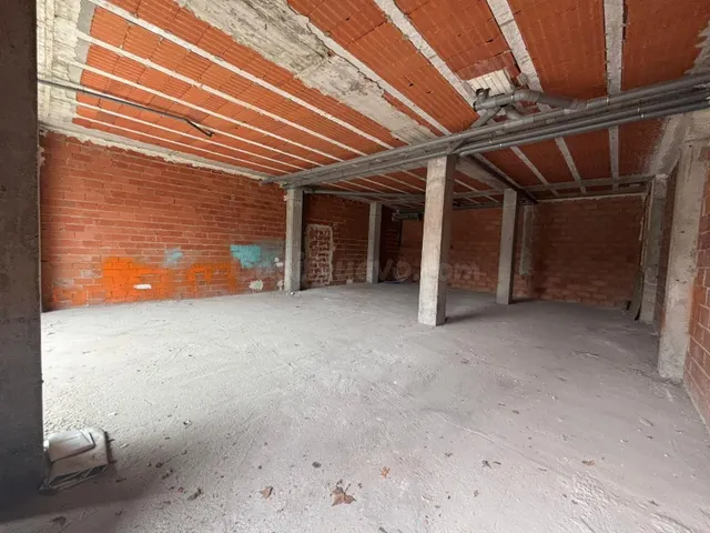 LOCAL COMERCIAL EN BRUTO, JUNTO AL NUEVO HOSPITAL. - foto 2