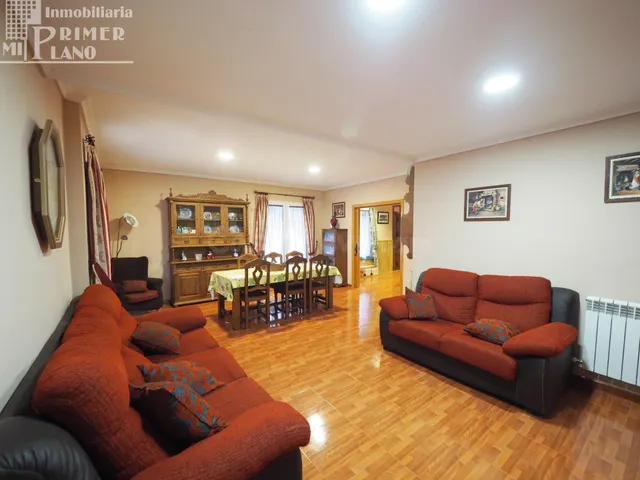 Chalet en ctra Alcazar, de 5 dorm, 3 baños, garaje, piscina  - foto 4