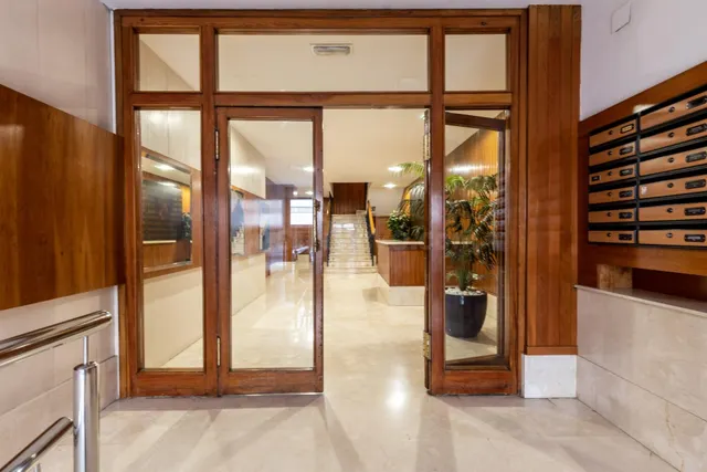 Piso en pleno centro de Granada con 2 plazas de garaje y trastero — 3