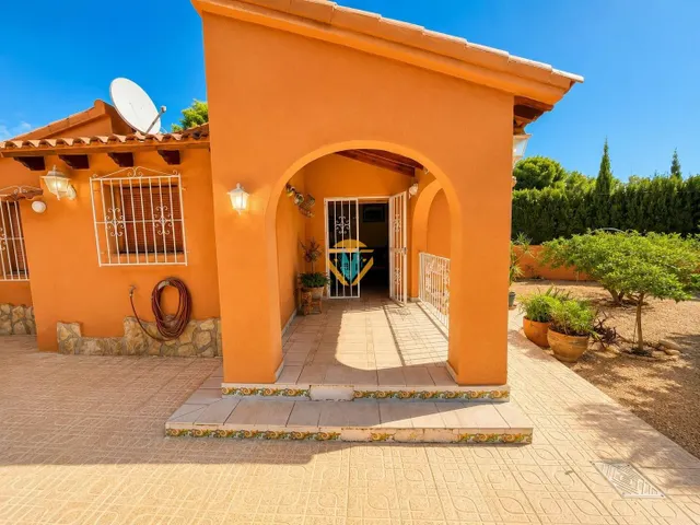 Encantador Chalet en Colonia Escandinavia, Alfaz del Pi — 15