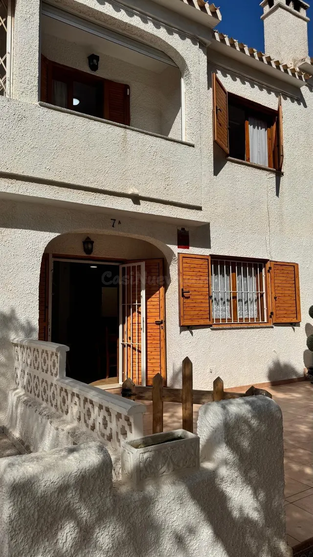 Chalet adosado de 2 habitaciones a solo 300 metros del mar e - foto 2