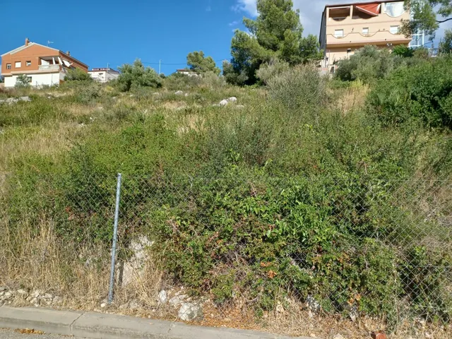 Terreno urbano edificable en venta de 814 m2 en zona residencial de Cunit — 4