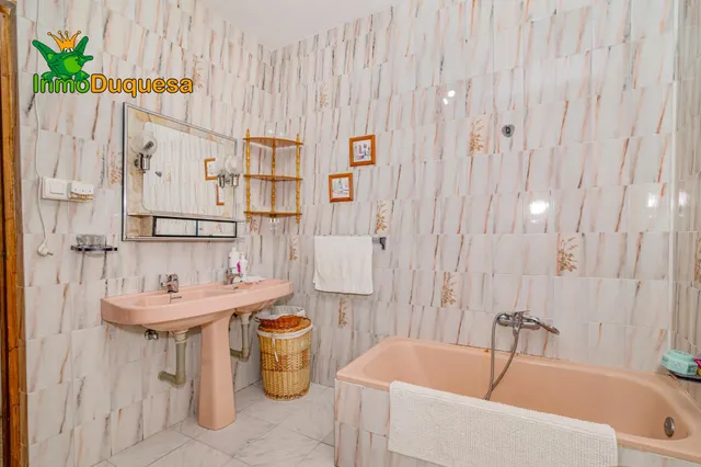 Casa de 7 dormitorios en La Zubia. (Con patio de 16 m2). — 22