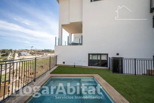 PRECIOSO ADOSADO A ESTRENAR CON PISCINA PRIVADA Y TERRAZA — 12