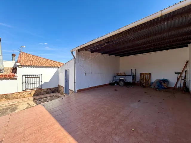 Finca en Mollina con casa, piscina, pista de tenis y 7.000 m2 de olivar. — 23