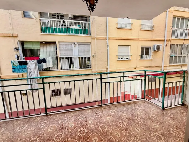 ¡EN EXCLUSIVA! AMPLIO PISO EN EL CENTRO DE BENIDORM A 300 ME - foto 4