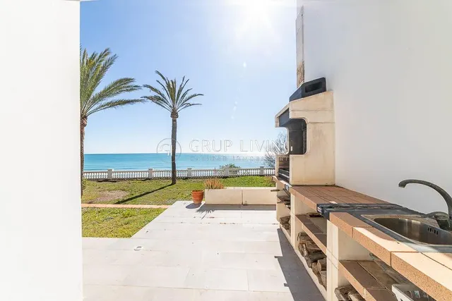 CASA EN PRIMERA LINEA DE MAR — 43