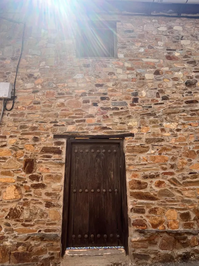 CASA ESTILO RUSTICO CON JARDIN EN CANEDO. EL BIERZO — 6