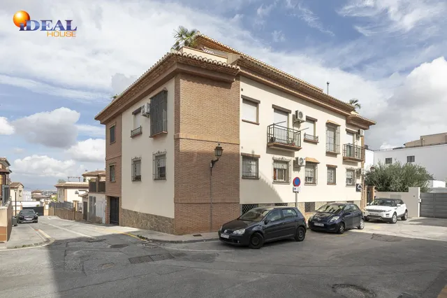Ático en venta en La Zubia — 32