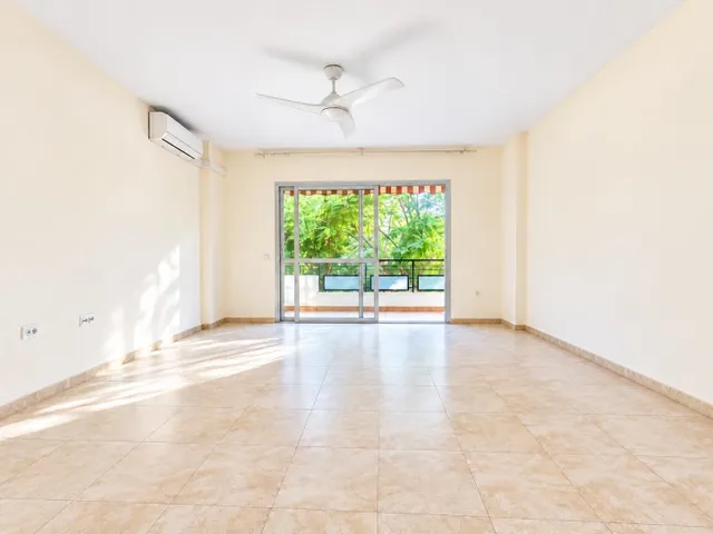 Piso luminoso de 3 dormitorios con terraza en Avenida de Mijas, Fuengirola — 4