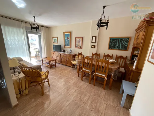 APARTAMENTO CON GARAJE A POCOS MINUTOS A PIE DE LA PLAYA Y T - foto 5