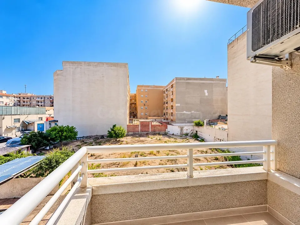 Apartamento en venta con inquilina y rentabilidad desde el primer día en la zona El Molino – Torrevieja