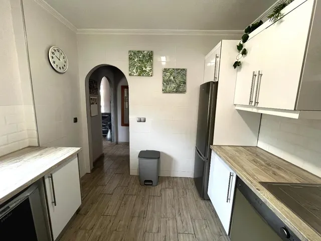 Villa independiente totalmente renovada con apartamento independiente y piscina en La Zenia!!! — 31
