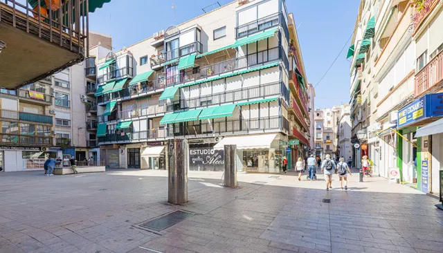 Vivienda de 3 dormitorios con terraza en calle del Pilar, centro de Murcia. — 22
