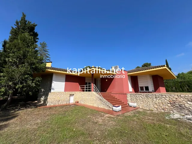 Fantástico chalet a la venta en Ontinyent , zona la Solana . — 3