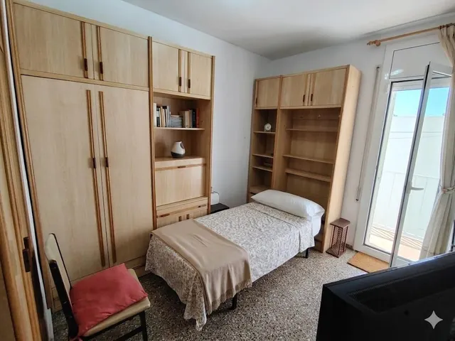 Piso de 4 habitaciones con ascensor en Collblanc — 21