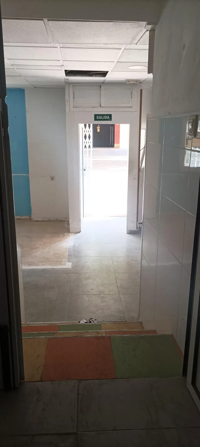 LOCAL COMERCIAL FRENTE COLEGIO — 2