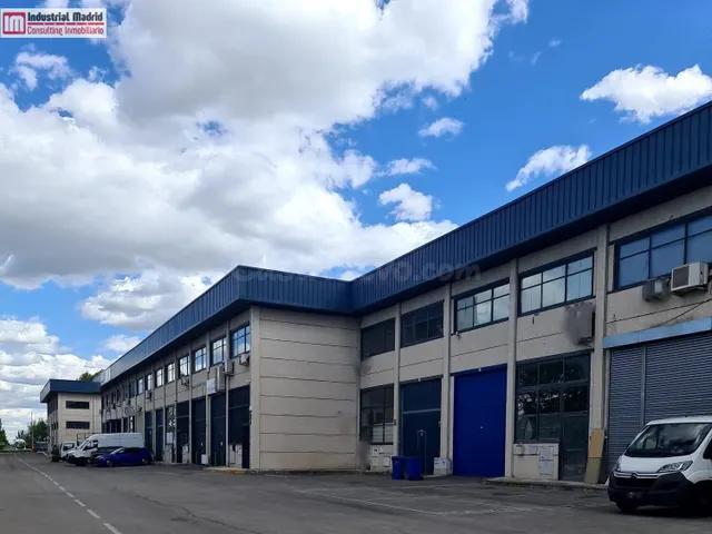 NAVE A LA VENTA EN UNO DE LOS POLÍGONOS MÁS MODERNOS DE FUEN
