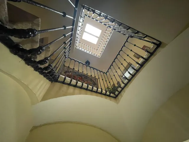 EDIFICIO EMBLEMÁTICO EN MONTÁNCHEZ - foto 2