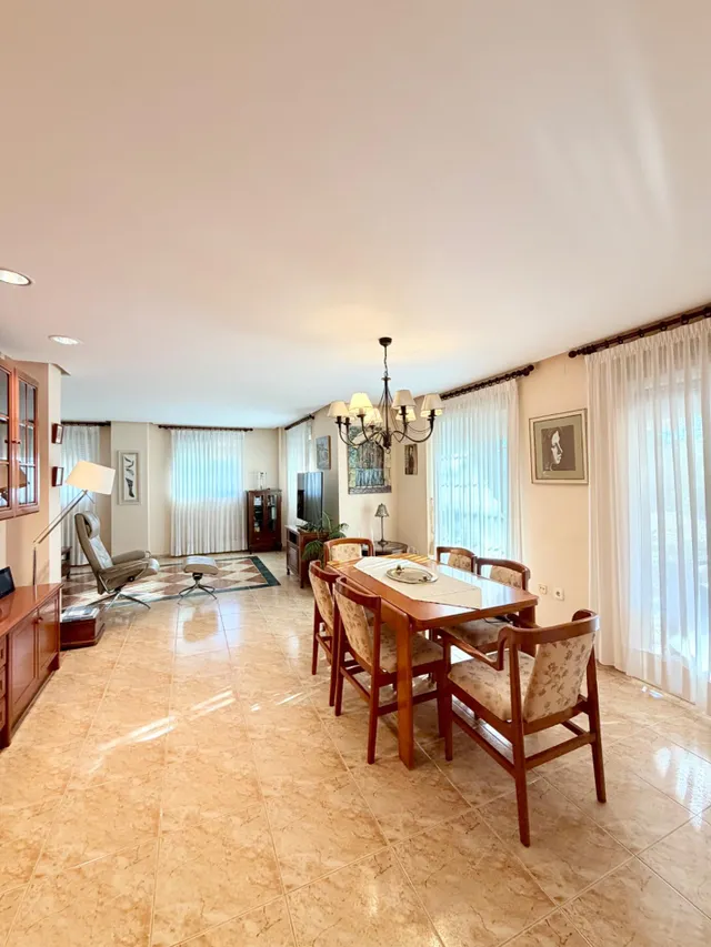 CHALET EXCLUSIVO EN ALZABARES ELCHE, CON PISCINA, ALTAS CALIDADES Y A SOLO 2 KM DEL HOSPITAL — 24