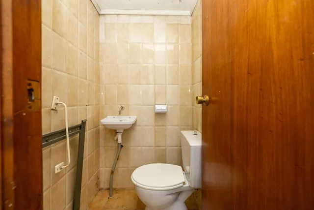 Local comercial junto a calle Alhamar. Ideal para oficina, despacho o almacén. Muy económico — 12