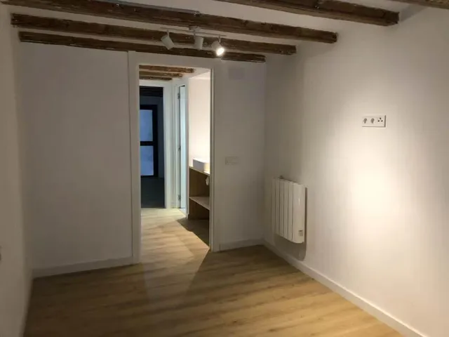 Planta baja a la venta ideal para inversores en El Raval, Barcelona — 36