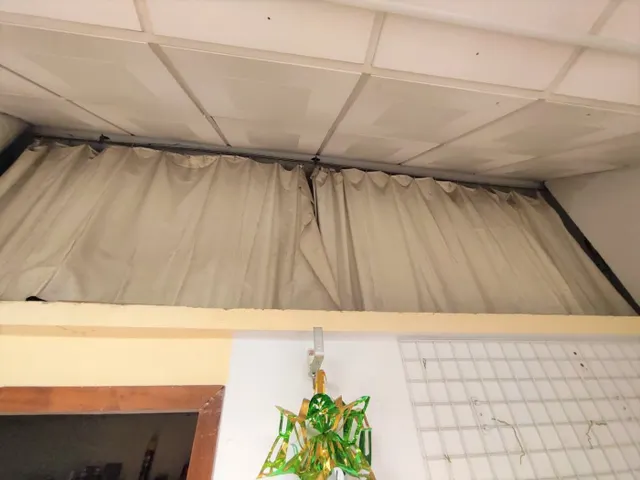 SE VENDEN DOS LOCALES JUNTOS A ESCASOS METROS DE LA AVENIDA DE CÁDIZ. — 18