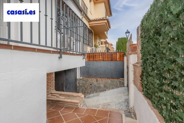 Encantadora Casa Reformada en Ogijares con Vistas y Espacios para Disfrutar — 40