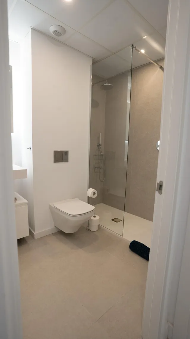 Apartamento de 3 dormitorios a estrenar, totalmente amueblado y con vistas al mar en MedBlue, Marbella — 13