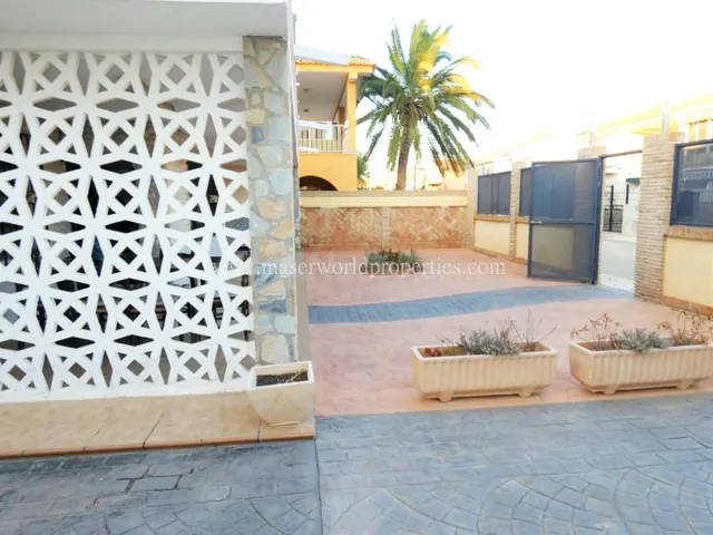 Chalet en venta en zona playa de Bahia en Puerto de Mazarron - foto 5