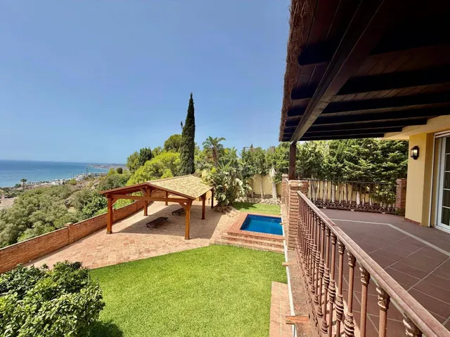 Villa de 5 dormitorios con vistas al mar en Benalmádena, Cos